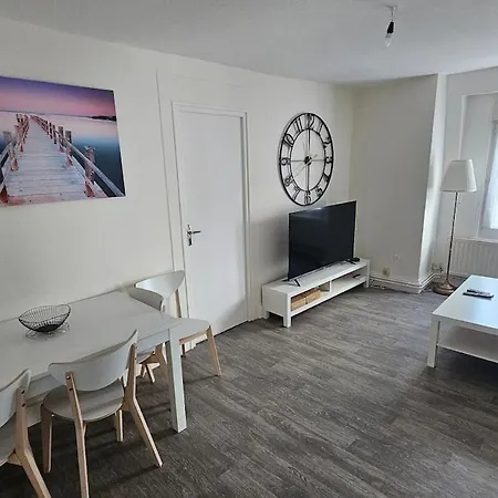 La Taniere Sedanaise 2 Bedrooms Parking Wifi Apartment Sedan