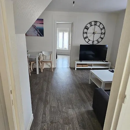 La Taniere Sedanaise 2 Bedrooms Parking Wifi Sedan